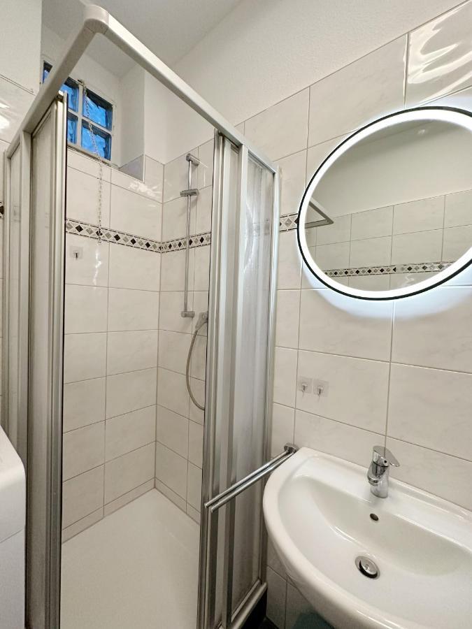 Igo Apartment 2 Schlafenzimmer Mit Waschmaschine Trockner Haustier Rheinufer 5Min Netflix Disney Plus 17-6 Duisburg Exterior photo